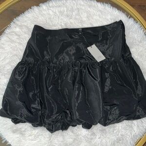 (A) NWT size 16 (fits smaller) black skirt
